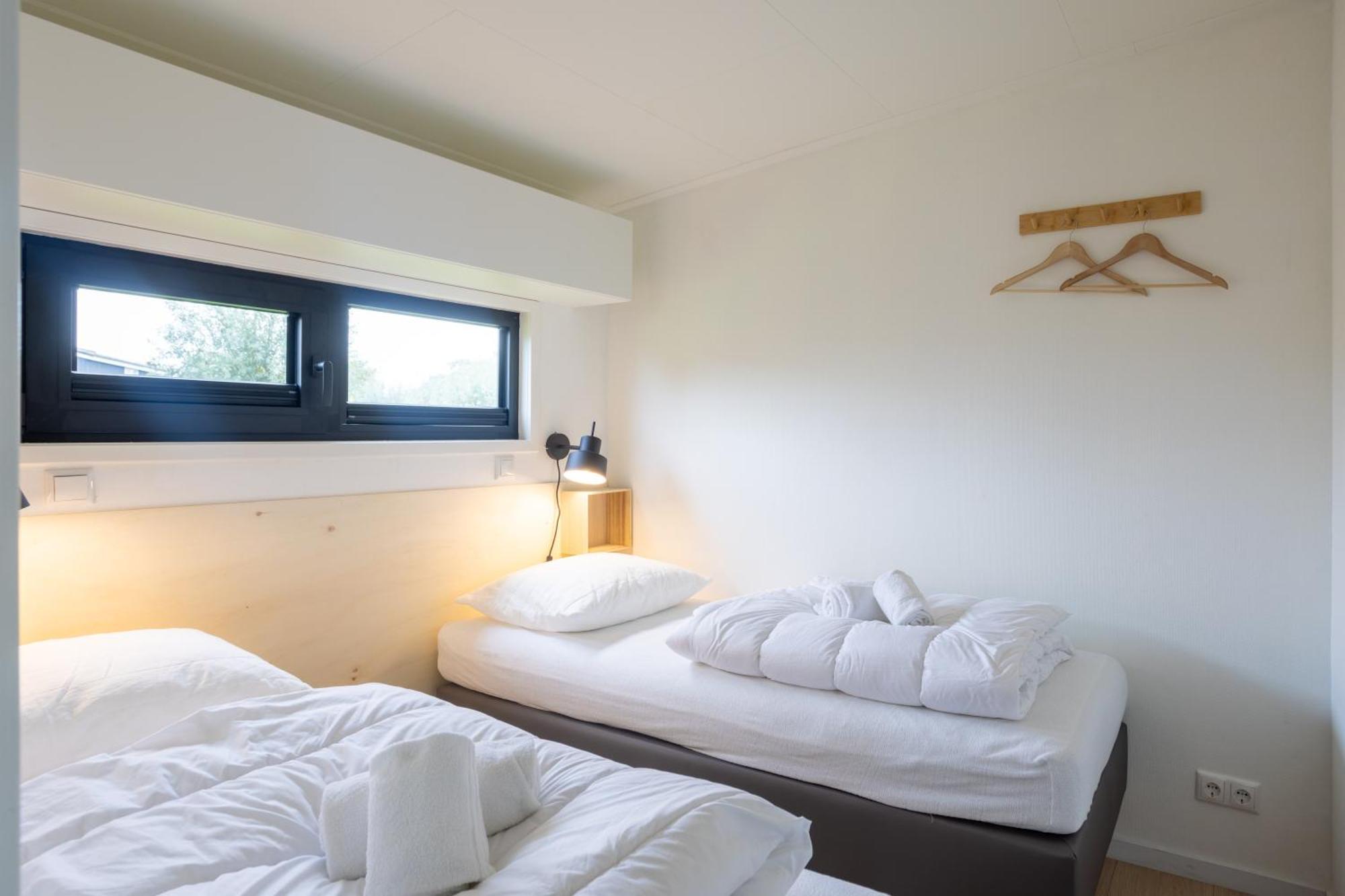 Waterpark Oan 'E Poel Bij Sneekermeer Terherne Zimmer foto