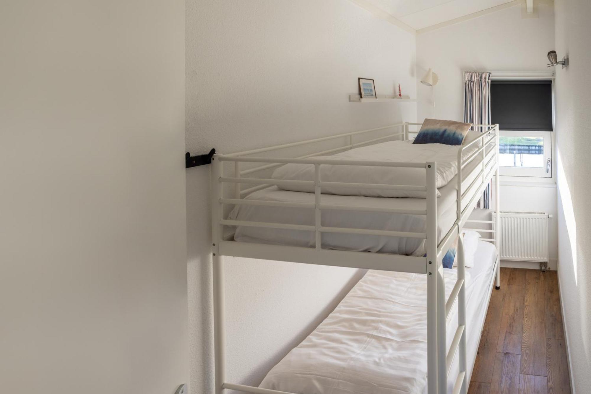 Waterpark Oan 'E Poel Bij Sneekermeer Terherne Zimmer foto